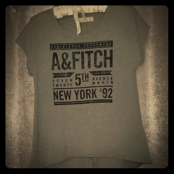 Abercrombie & Fitch Tops - SLASHED Abercromhie basic graphic tee,m